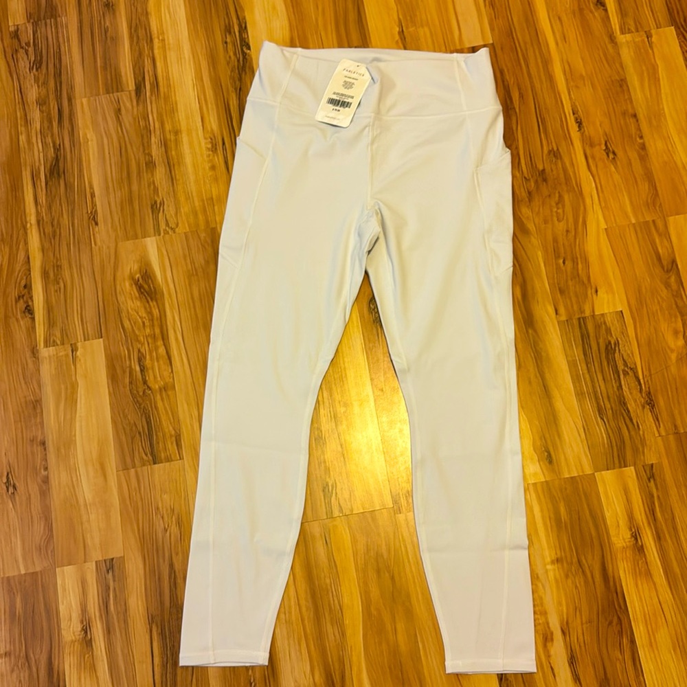 Brand New Fabletics’s The Oasis Legging with pockets. Soft Grey-WHITE XL-12